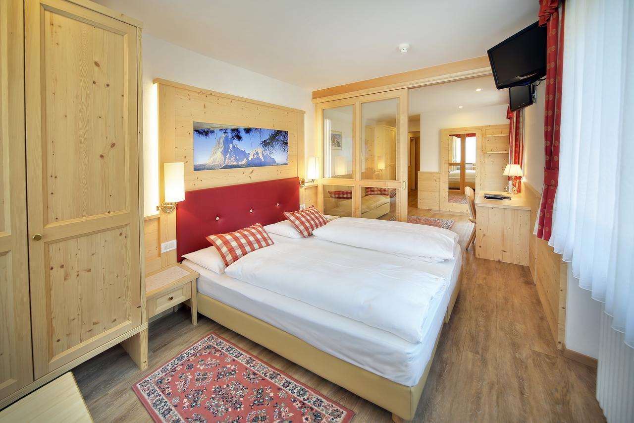 Astor Suites B&B Selva di Val Gardena Bagian luar foto